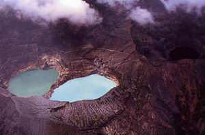 I laghi del vulcano Kelimutu.
