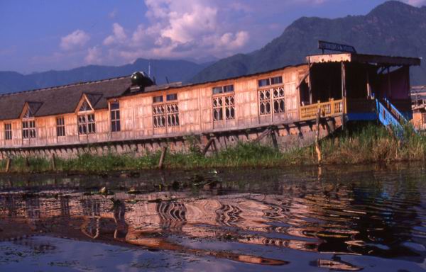 Lago Dal : House - boat