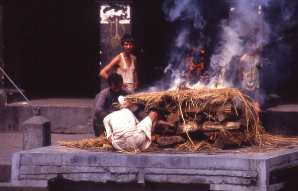 Pashupatinath : Cremazione