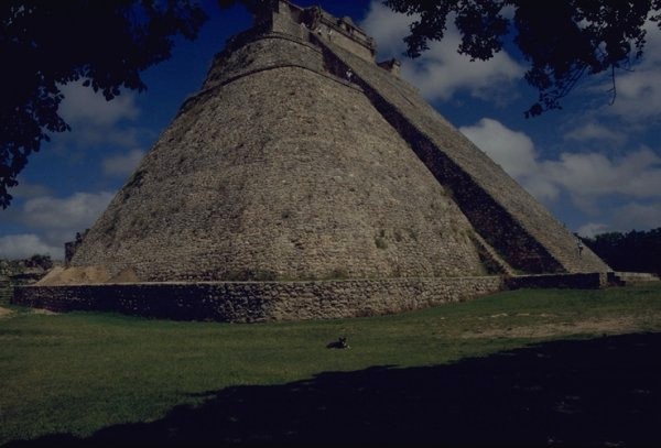 Uxmal : Piramide del Mago