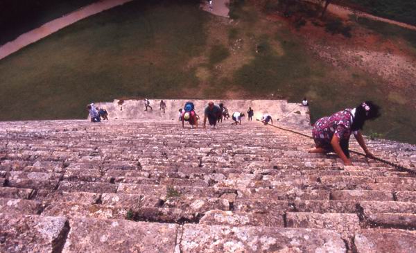 Uxmal : Scalando la Piramide del Mago