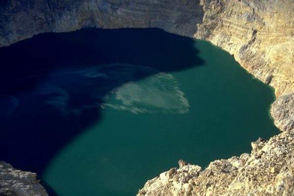 I laghi del vulcano Kelimutu (Flores)